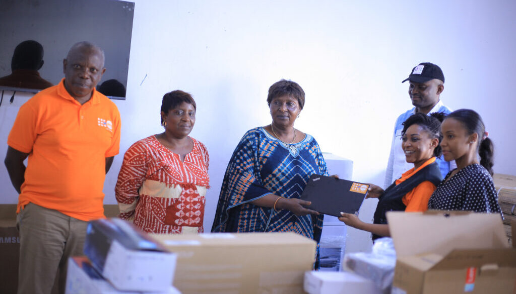 Remise de materiels de bureaux par UNFPA (94)